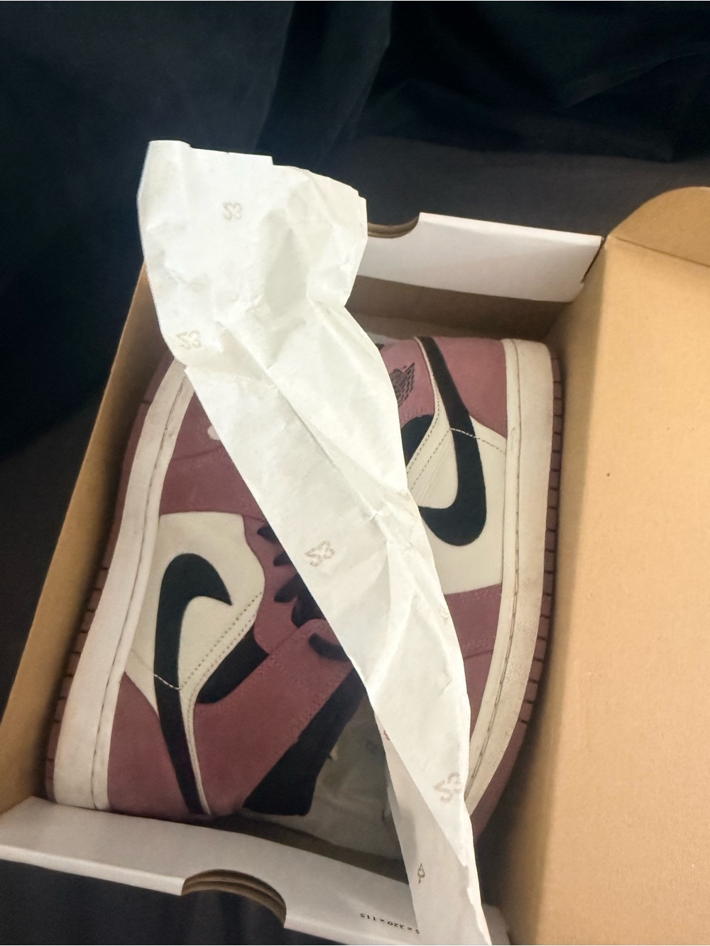 Jordan WMNS Air Jordan 1 Mid SE in Mulberry & Black - Picture 4 of 5